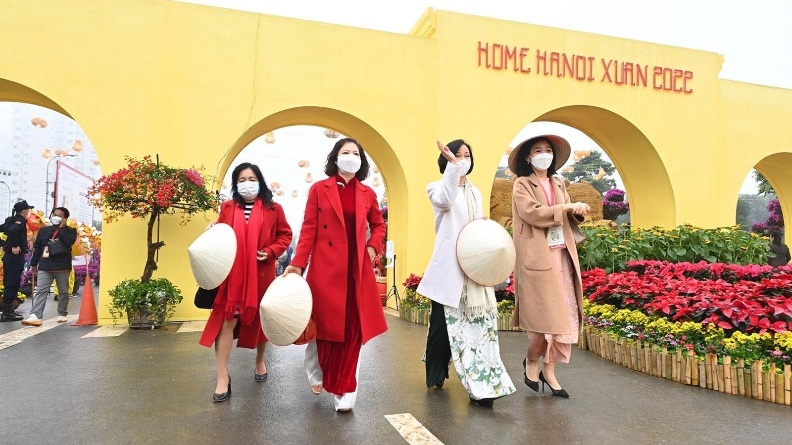 70.000 lượt du khách đến đường hoa Home Hanoi Xuan 2022