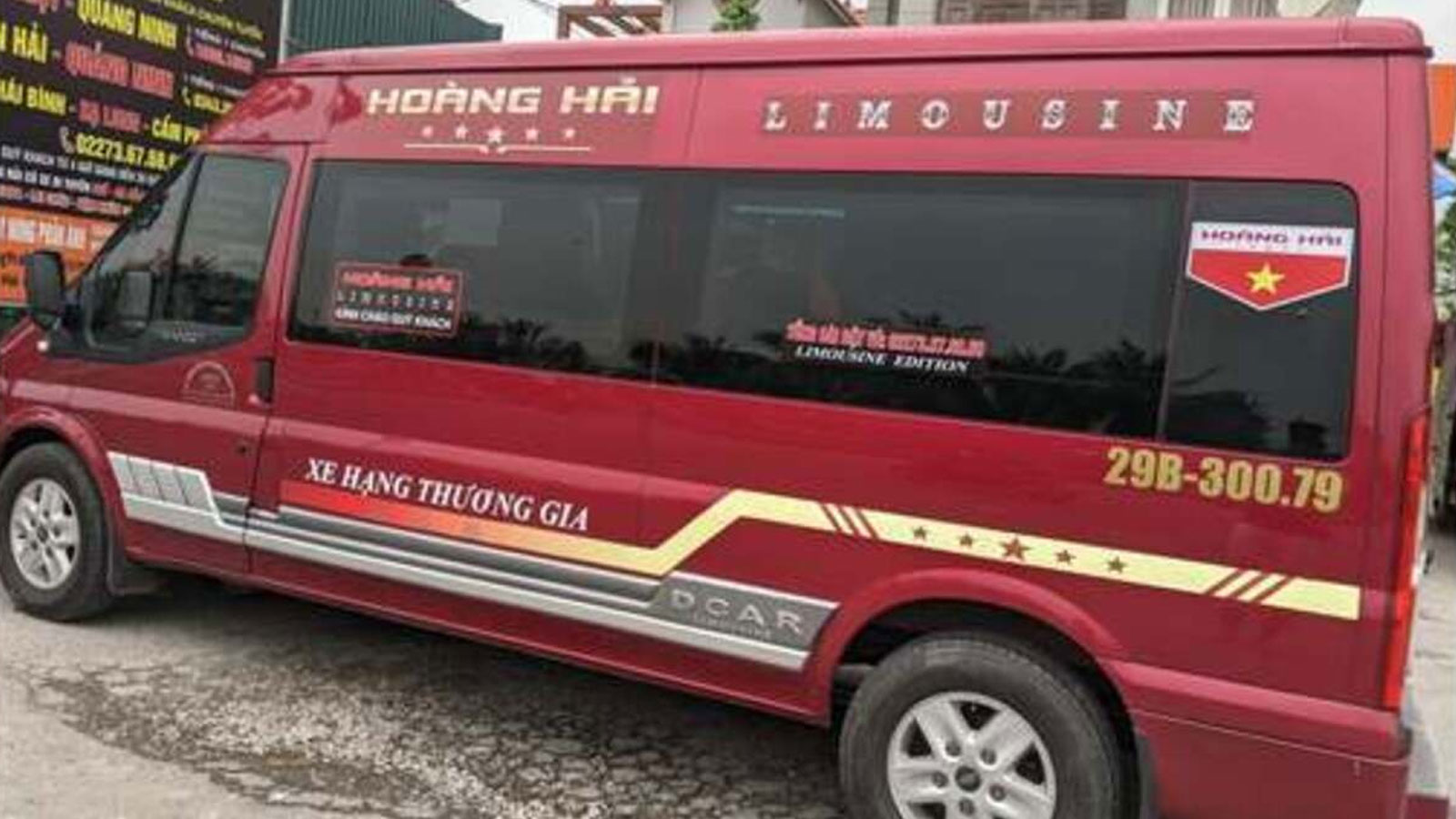 Cô gái Anh bất ngờ về xe 'limousine Việt Nam'
