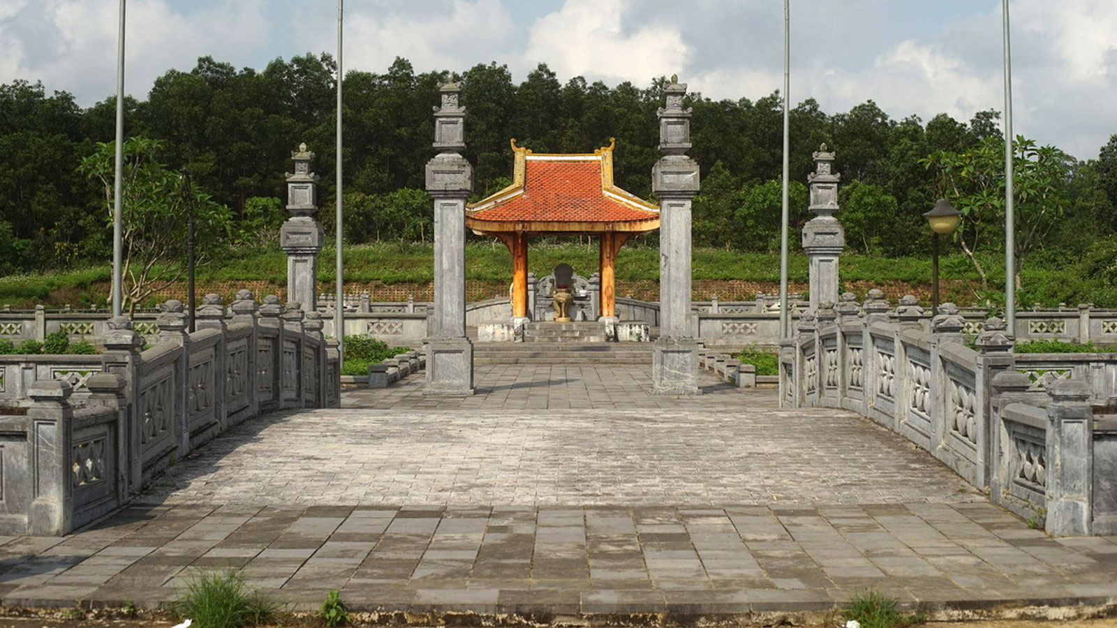 Lăng mộ Nguyễn Hữu Cảnh ở quê nhà