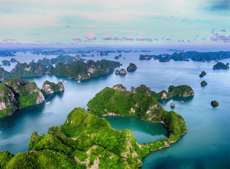 Khám phá 10 điểm du lịch ở Vịnh Hạ Long