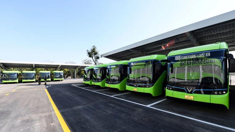 Xe Vinbus điện đầu tiên của Việt Nam chính thức hoạt động ở Hà Nội