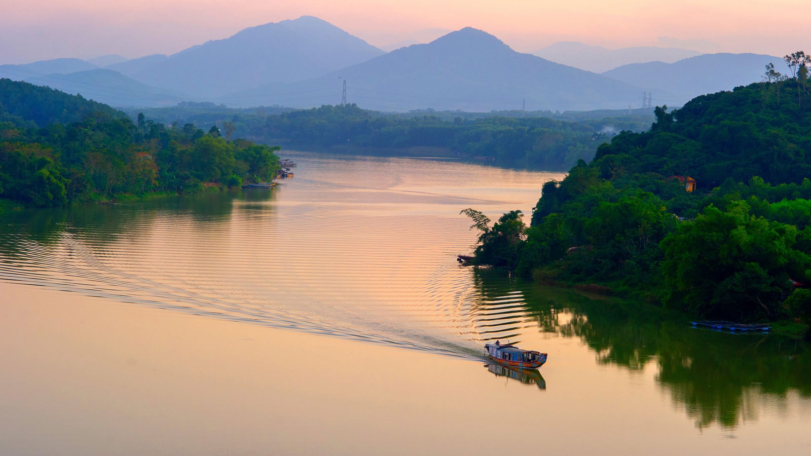 Ngắm sông Hương trên đồi Vọng Cảnh