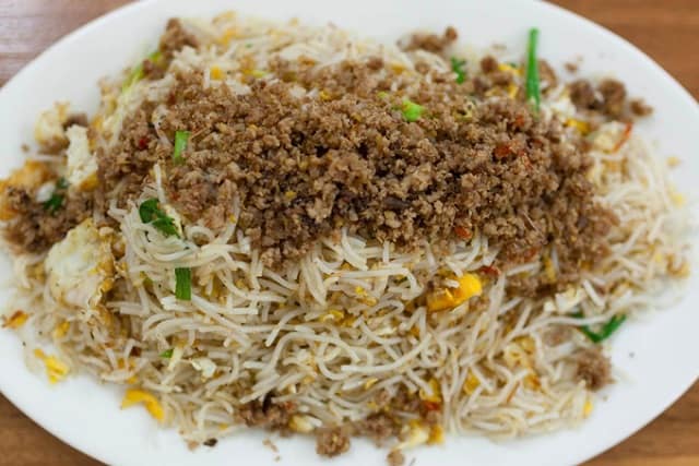 Đặc sản bún xào ngán Hạ Long