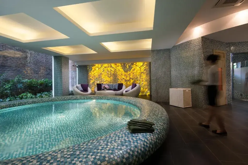 Khách sạn Elegant Suites Westlake Hanoi Hà Nội