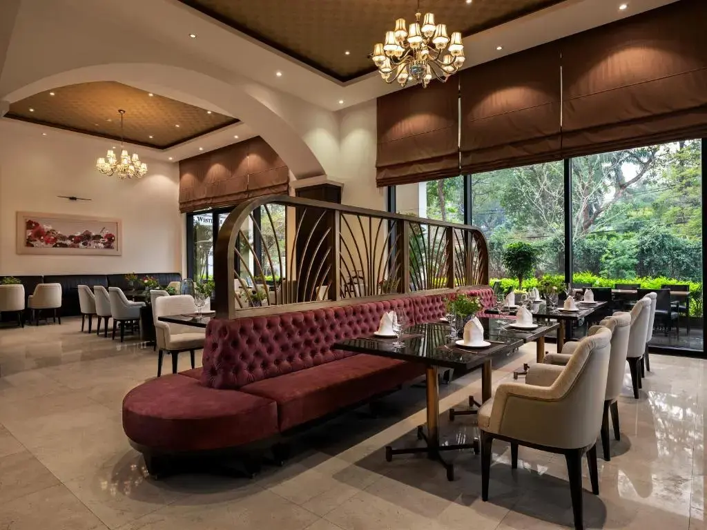 Khách sạn Elegant Suites Westlake Hanoi Hà Nội