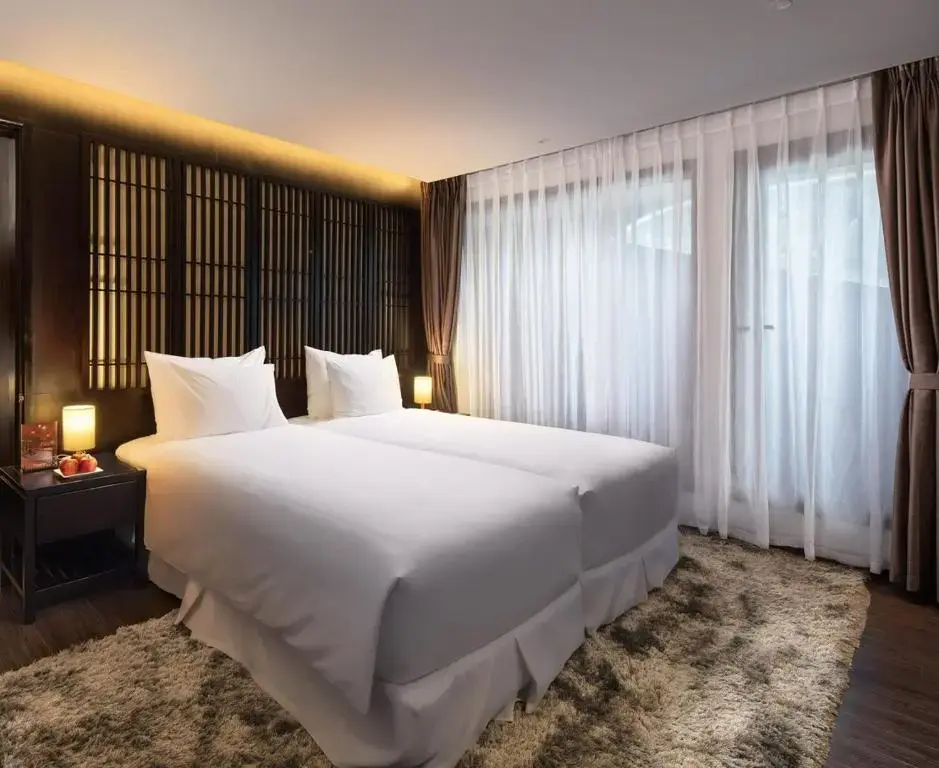 Du thuyền Scarlet Pearl Cruises Hạ Long