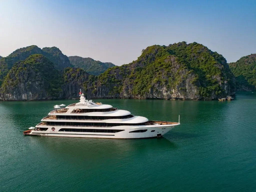 Du thuyền Scarlet Pearl Cruises Hạ Long