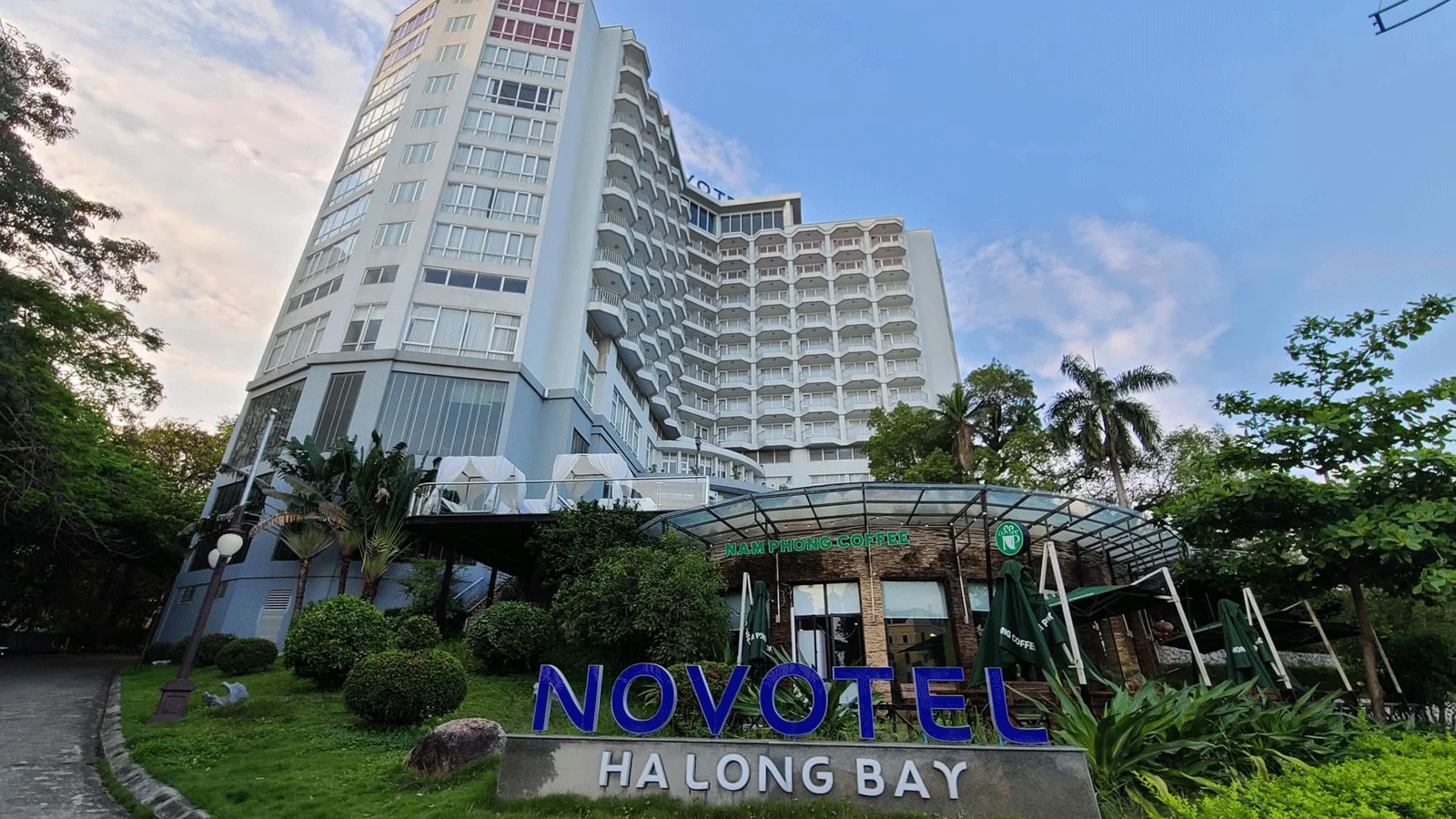 Khách sạn Novotel Hạ Long Bay Hotel