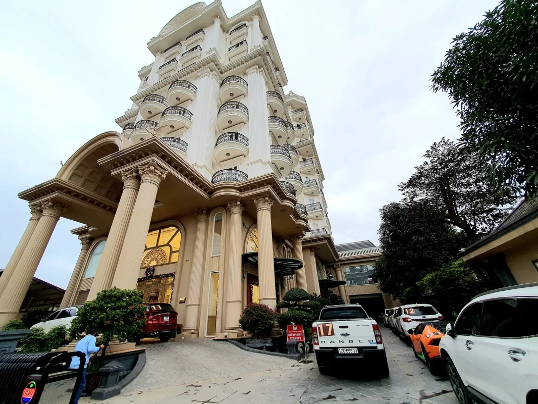 Khách sạn Mạnh Quân Luxury Hotel Vĩnh Phúc