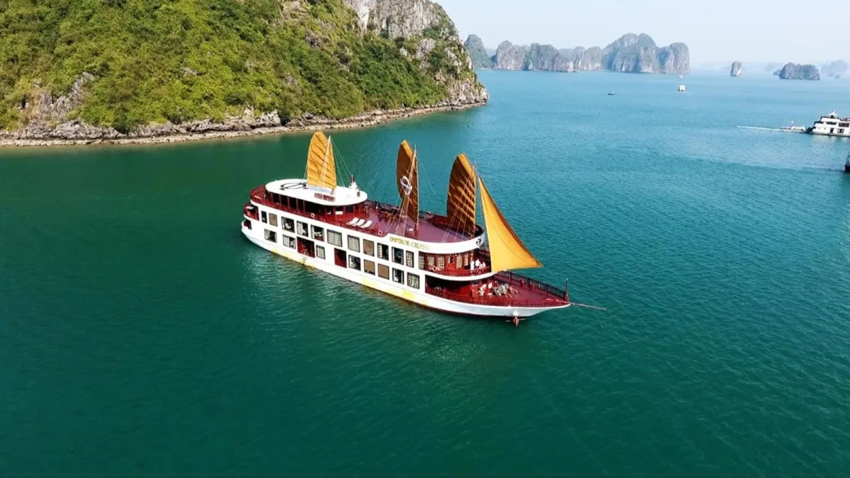 Du thuyền Emperor Cruises Hạ Long