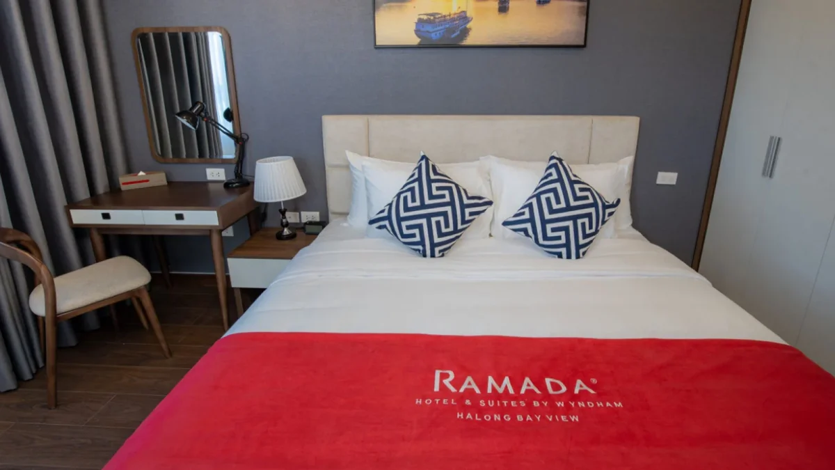 Khách sạn Ramada Hotel & Suites by Wyndham Hạ Long Bay View