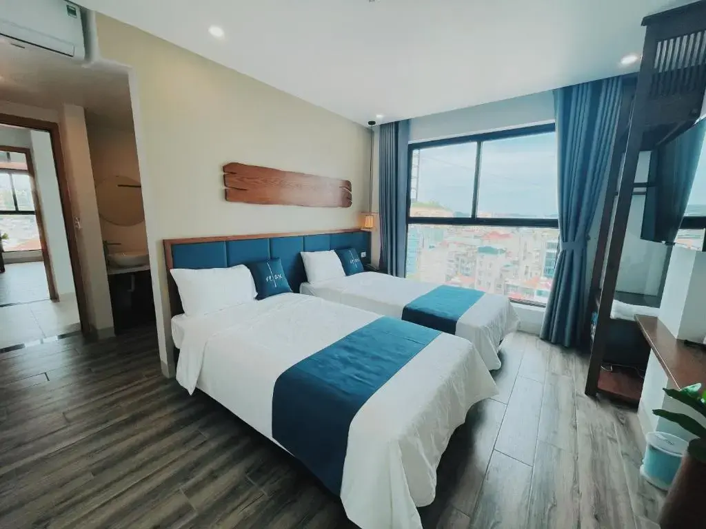 Khách sạn The Light Hotel Hạ Long
