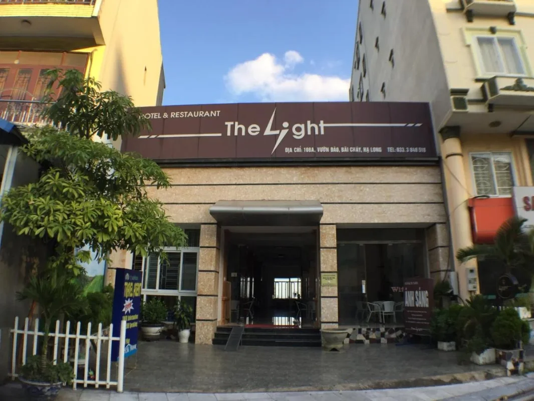 Khách sạn The Light Hotel Hạ Long
