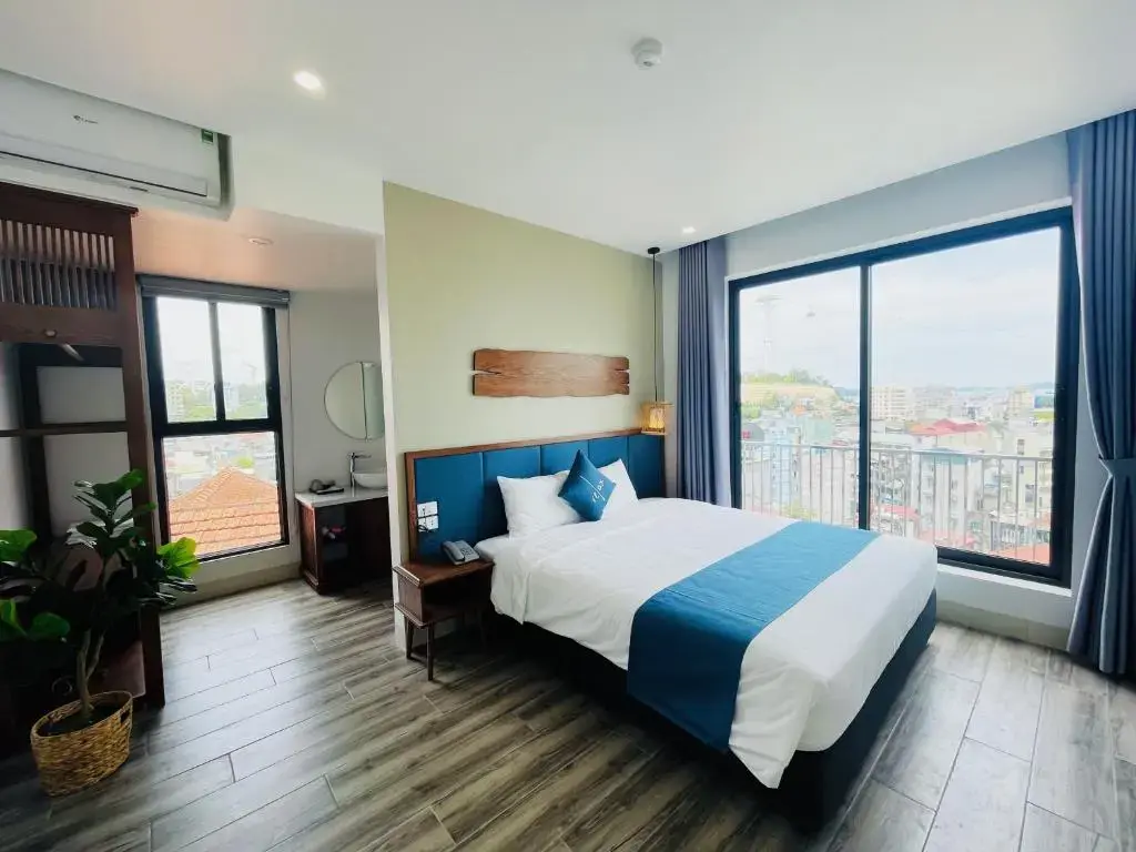 Khách sạn The Light Hotel Hạ Long