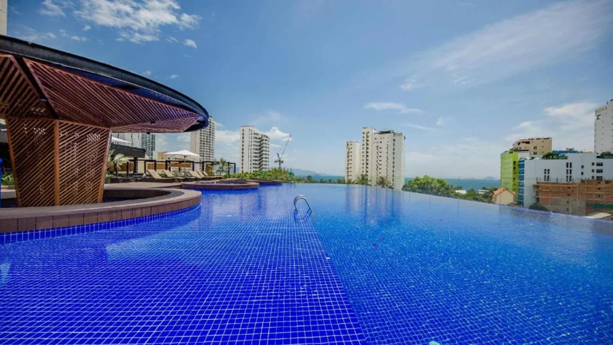 Khách sạn Quinter Central Nha Trang