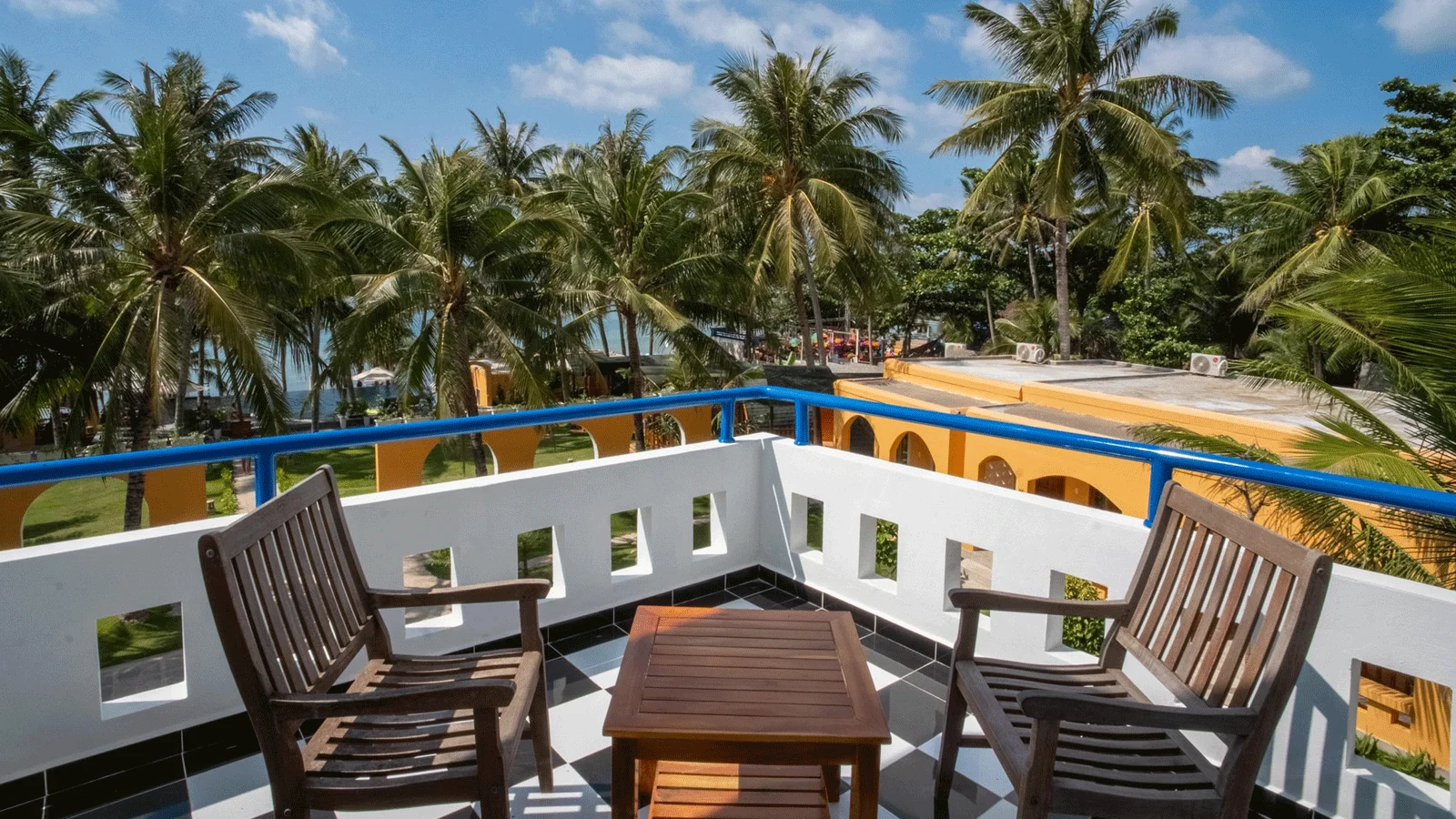 Resort Vida Loca Sunset Beach Phú Quốc