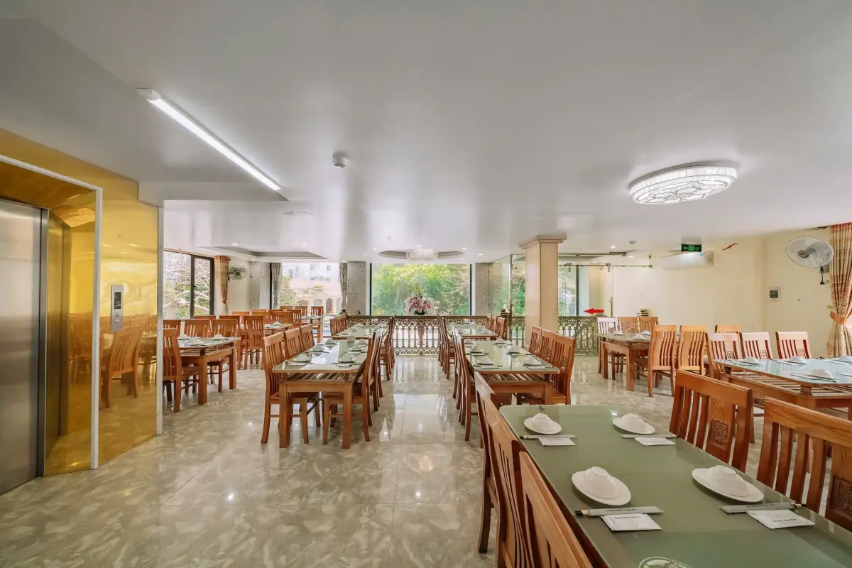 Khách sạn Cát Bà Flora Hotel