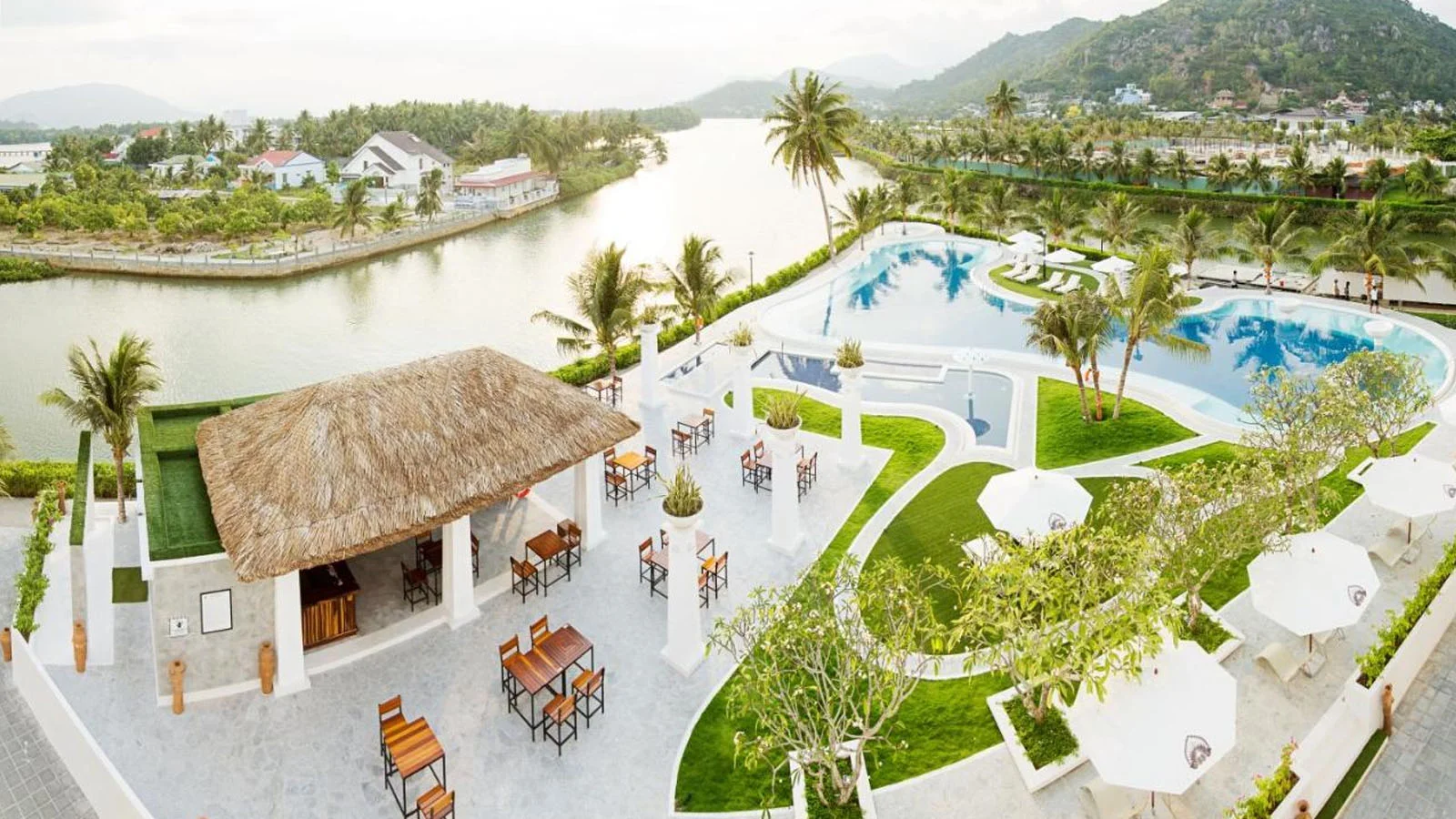 Khách sạn Champa Island Nha Trang Resort