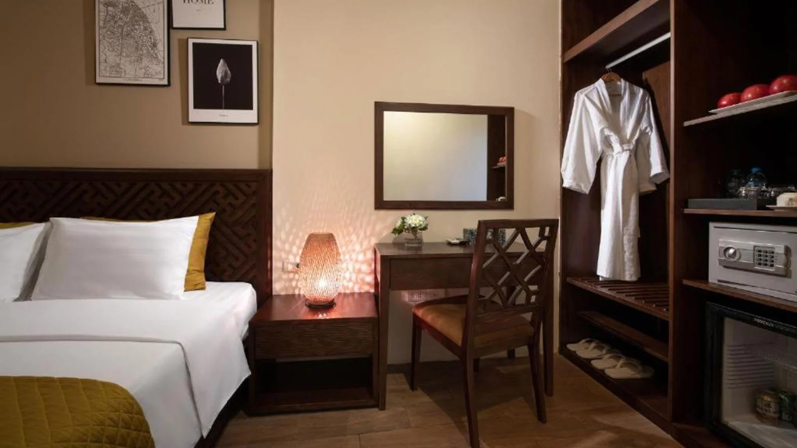 Khách sạn Hà Nội Lakeside Premium Hotel