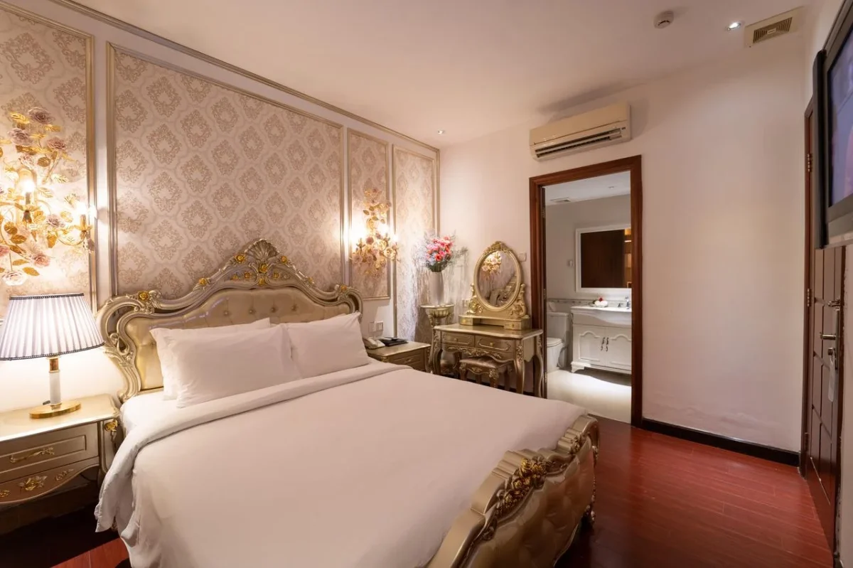 Khách sạn The White Hotel 8A Thái Văn Lung Hồ Chí Minh