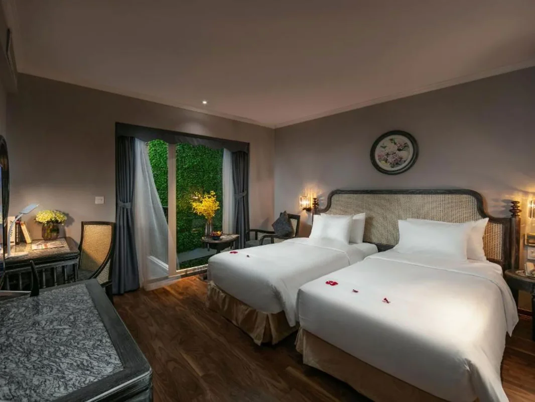 Khách sạn Shining Central Hotel & Spa Hà Nội