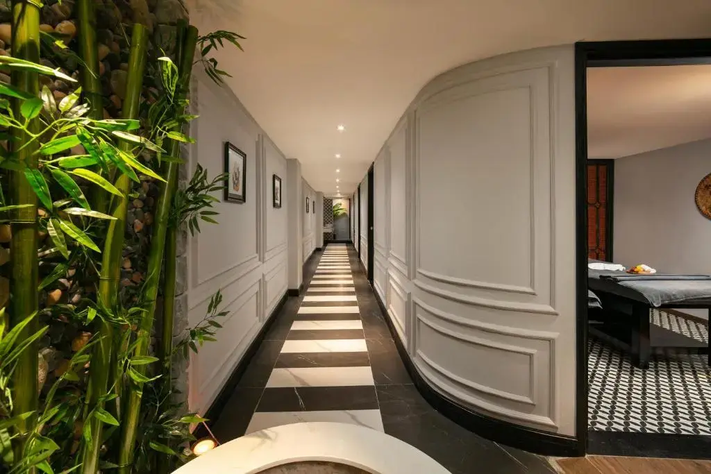 Khách sạn Shining Central Hotel & Spa Hà Nội
