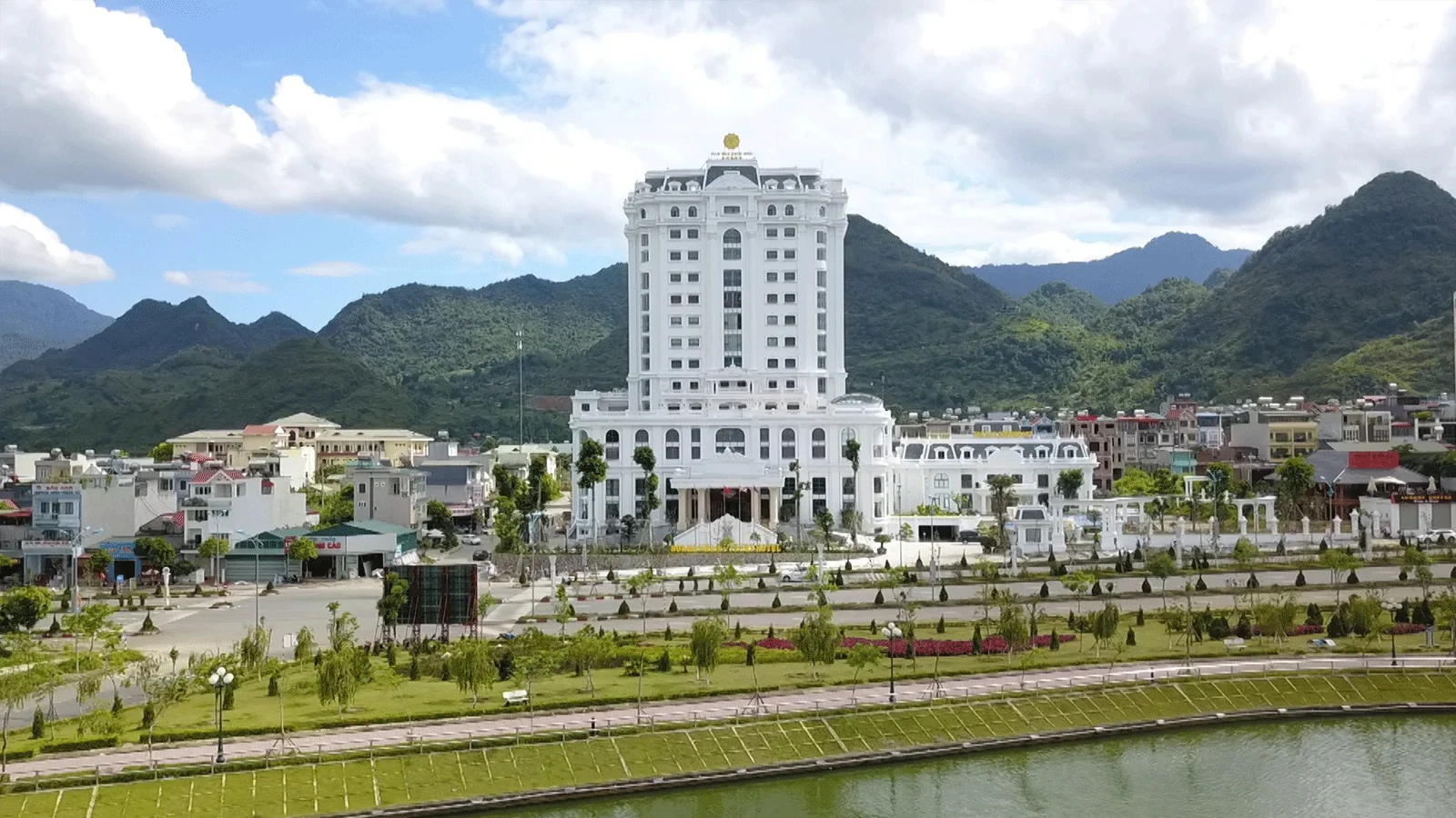 Khách sạn Hoàng Nhâm Luxury Hotel Lai Châu