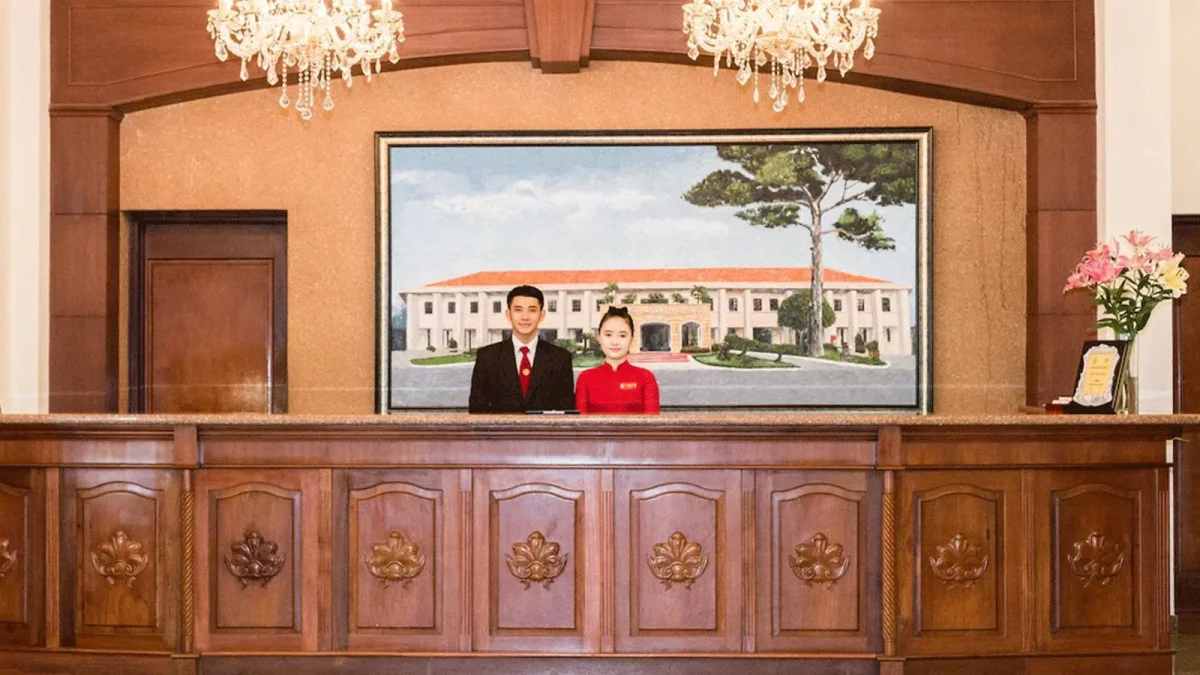 Khách sạn Tân Sơn Nhất 200 Hoàng Văn Thụ Hồ Chí Minh
