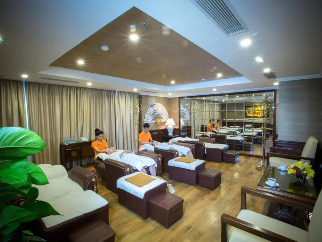 Khách sạn Chalcedony Hotel Hà Nội