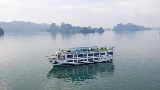 Du thuyền Hạ Long Lotus Cruise