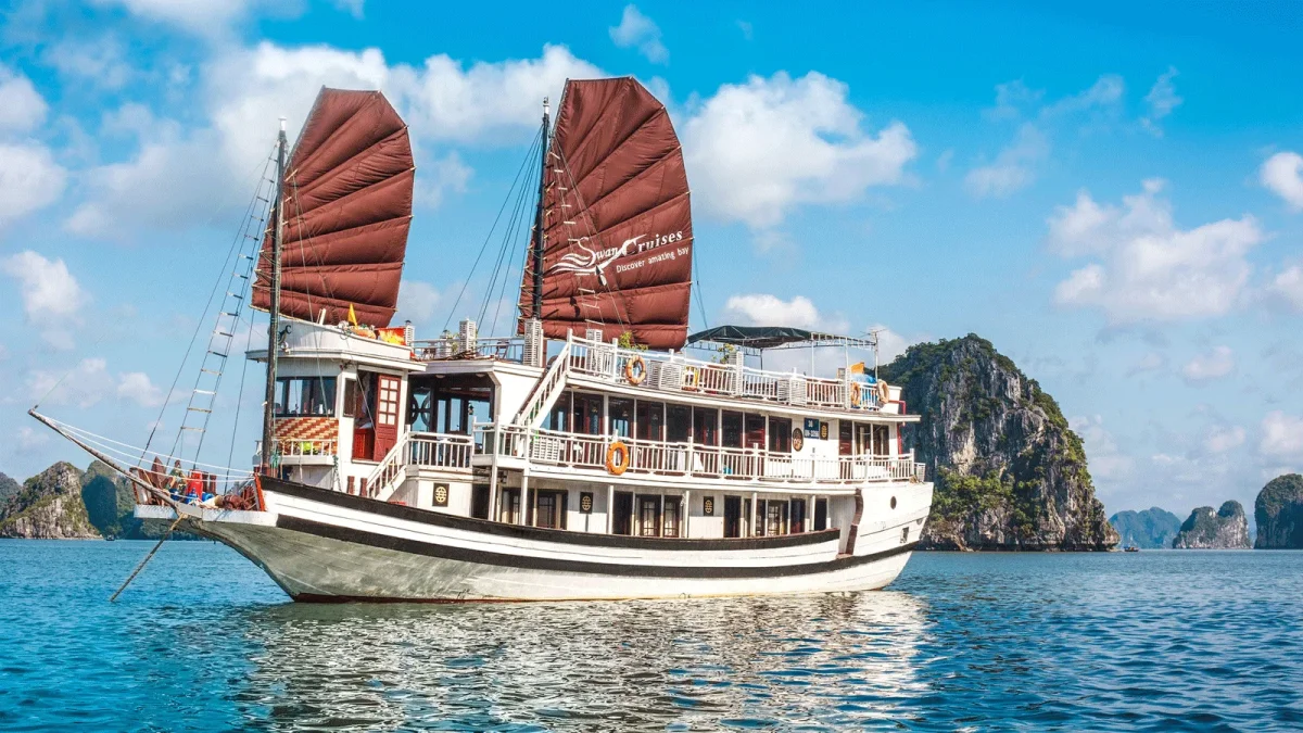 Du thuyền Swan Cruises Hạ Long