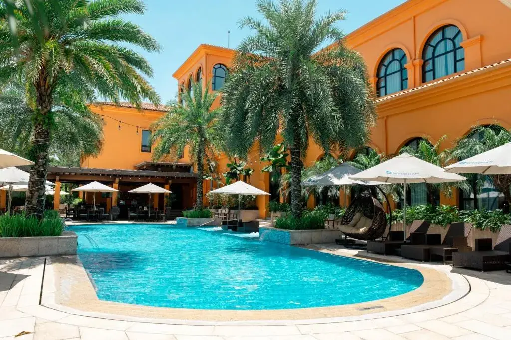 Khách sạn Wyndham Sky Lake Resort & Villas Hà Nội
