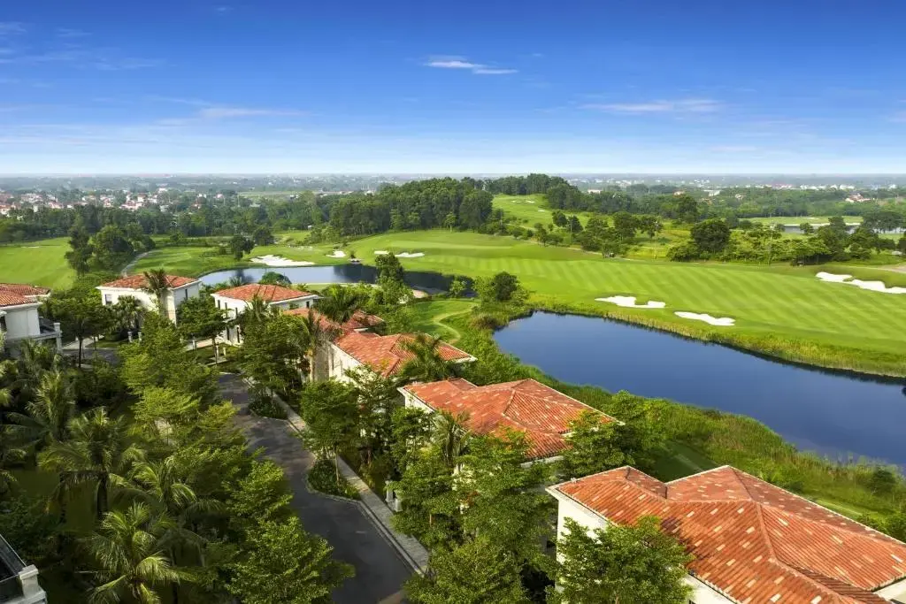 Khách sạn Wyndham Sky Lake Resort & Villas Hà Nội