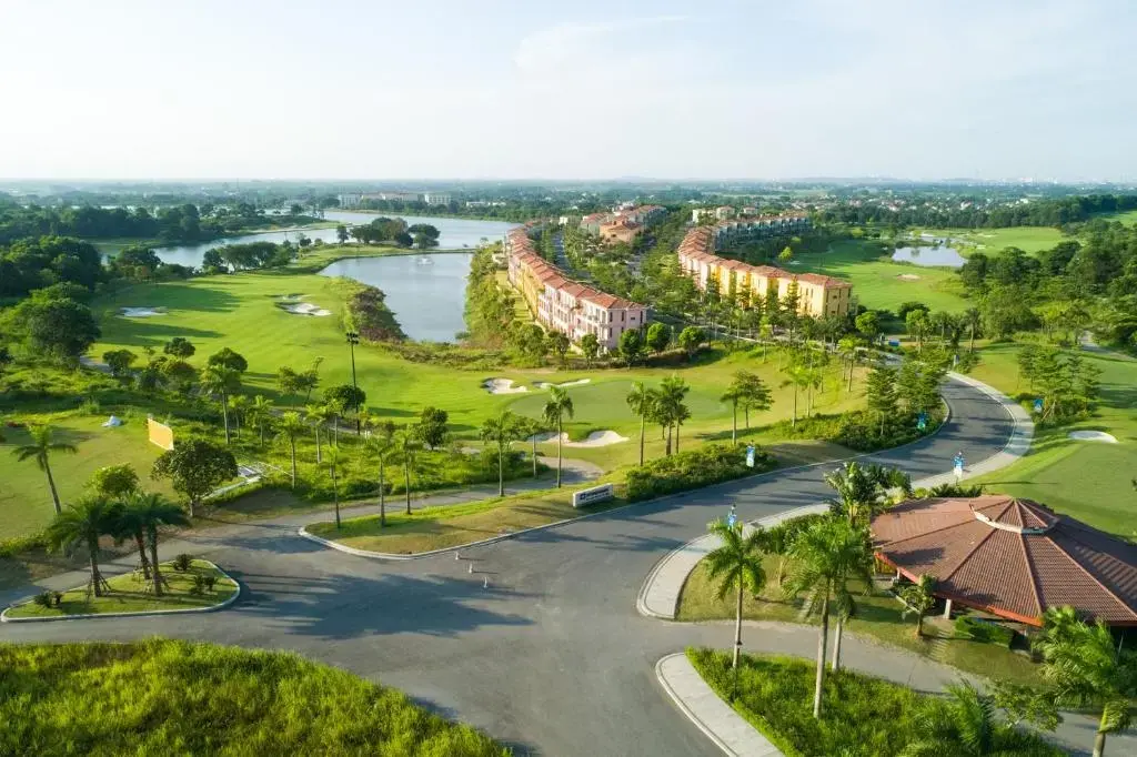 Khách sạn Wyndham Sky Lake Resort & Villas Hà Nội
