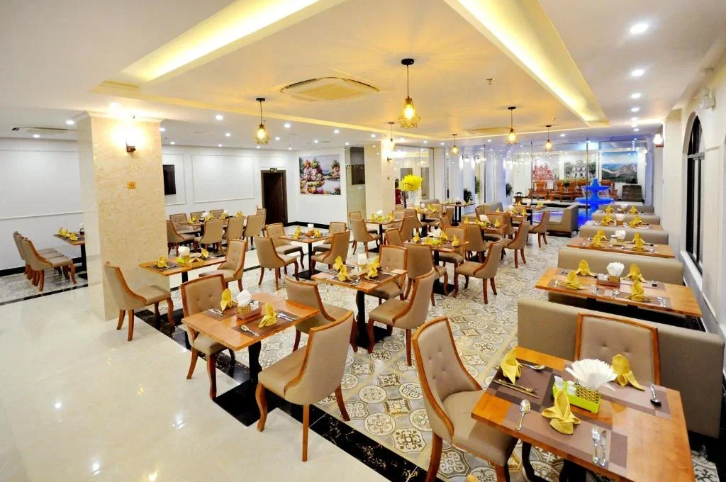 Khách sạn Crown Nguyên Hoàng Hotel Nha Trang