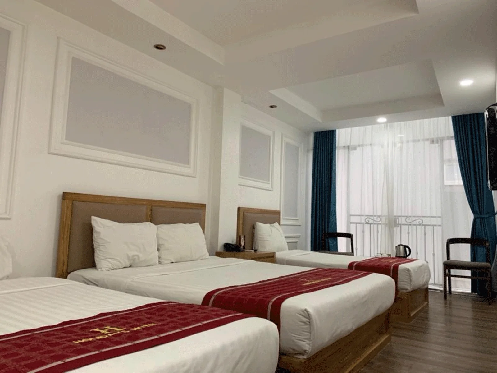 Khách sạn Holiday Suites Hotel & Spa Hà Nội