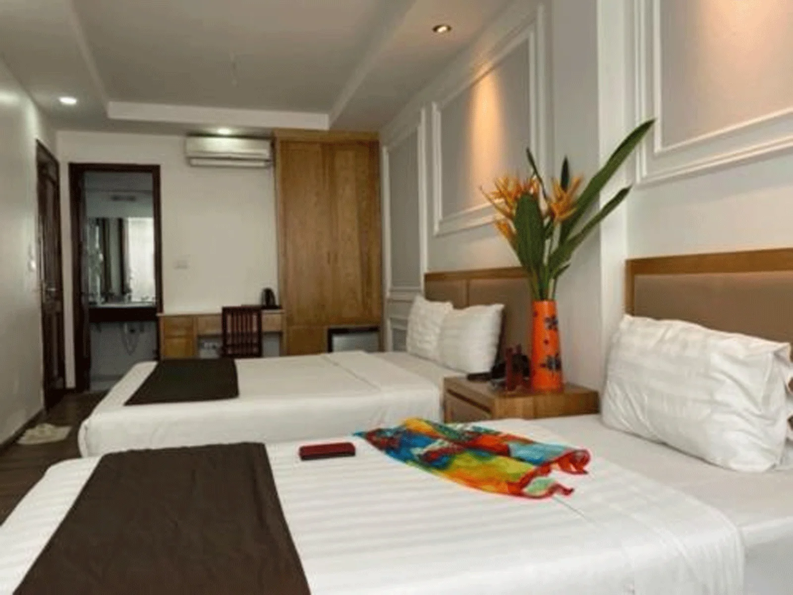 Khách sạn Holiday Suites Hotel & Spa Hà Nội