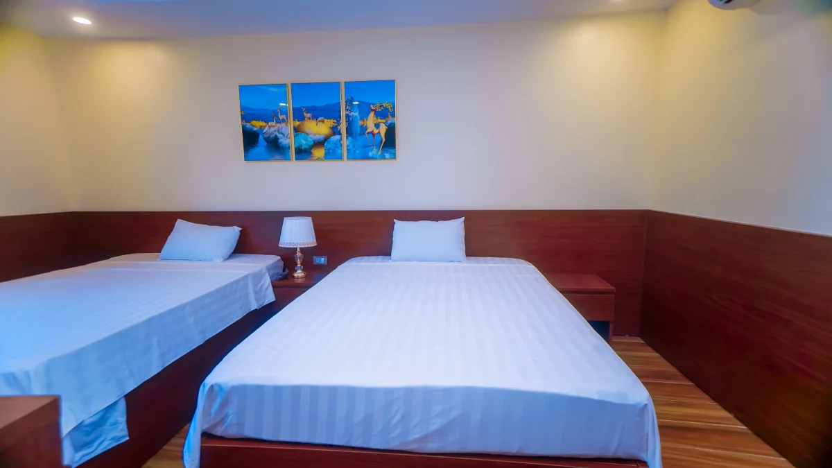 Khách sạn Holiday Hotel Hạ Long - Vườn Đào