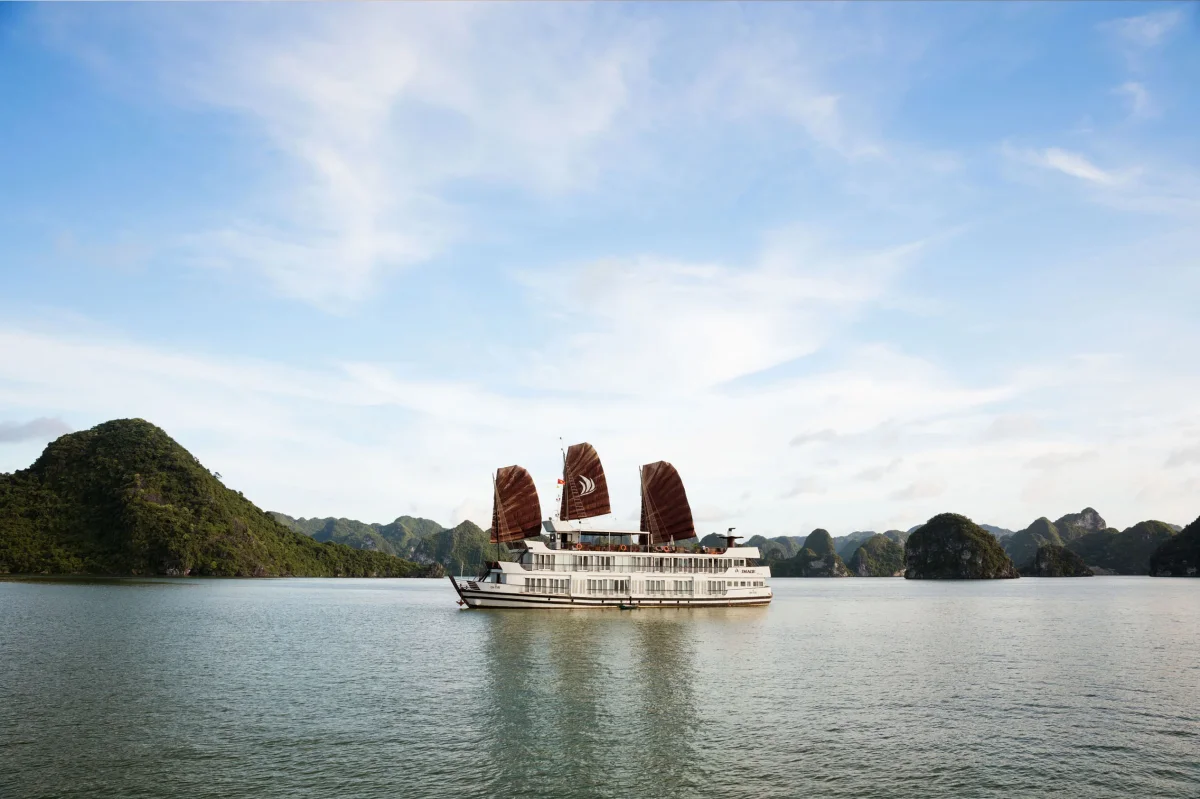 Du thuyền Pelican Glory Hạ Long Cruise