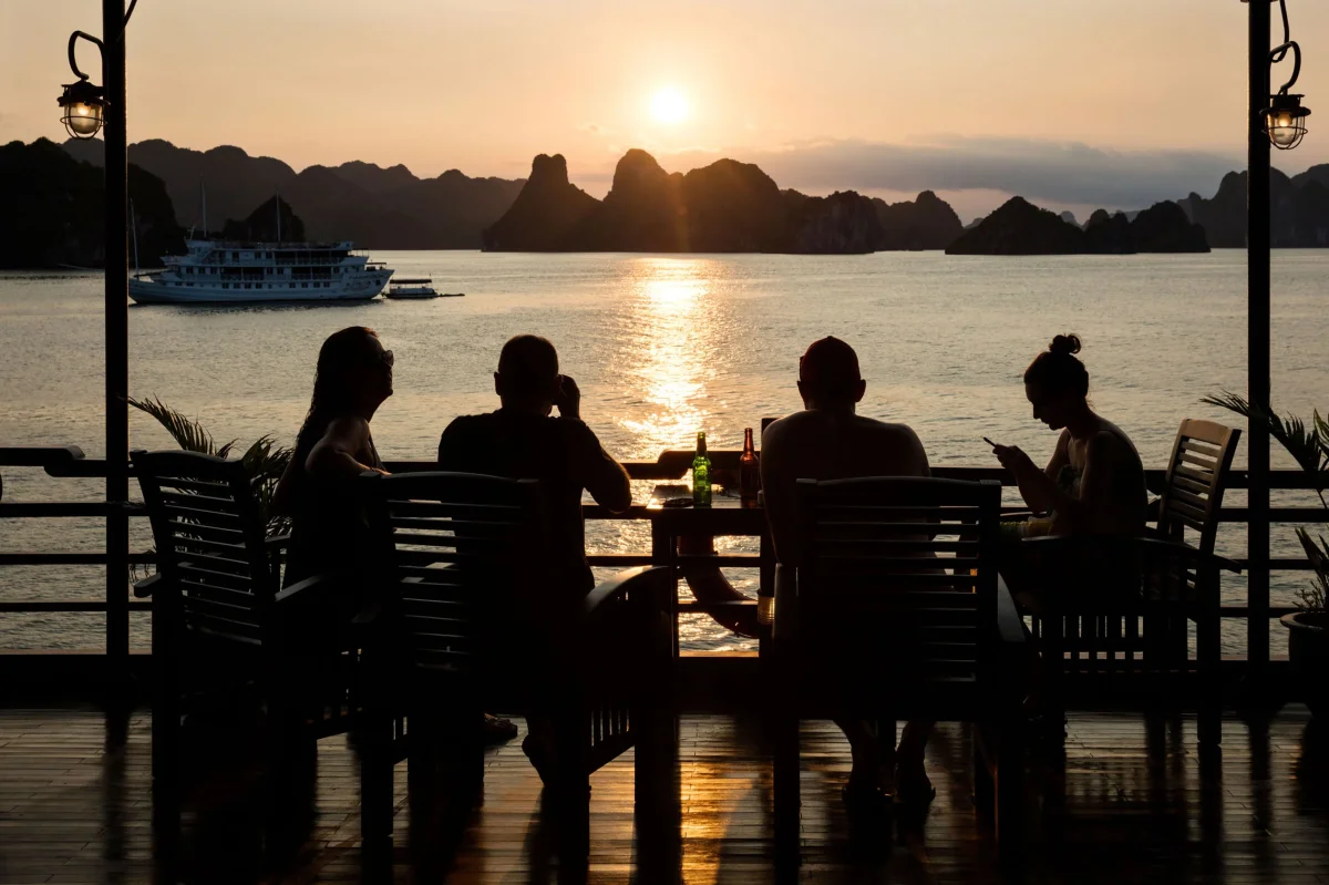 Du thuyền Pelican Glory Hạ Long Cruise