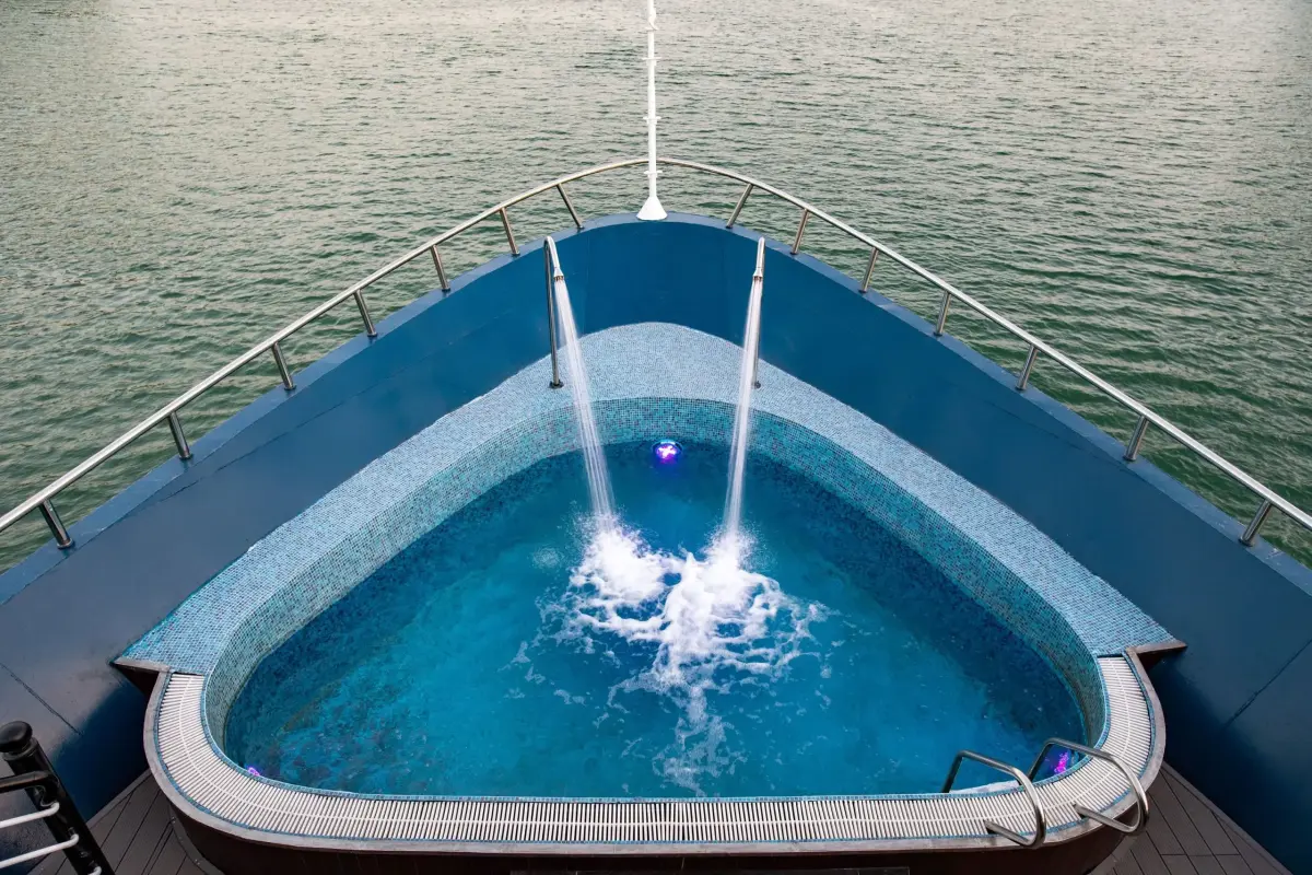Du thuyền Rosy Cruise Hạ Long