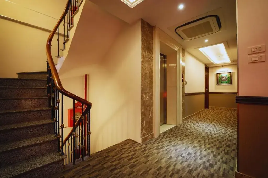 Khách sạn Hanoi Emerald Waters Classy Hotel Hà Nội