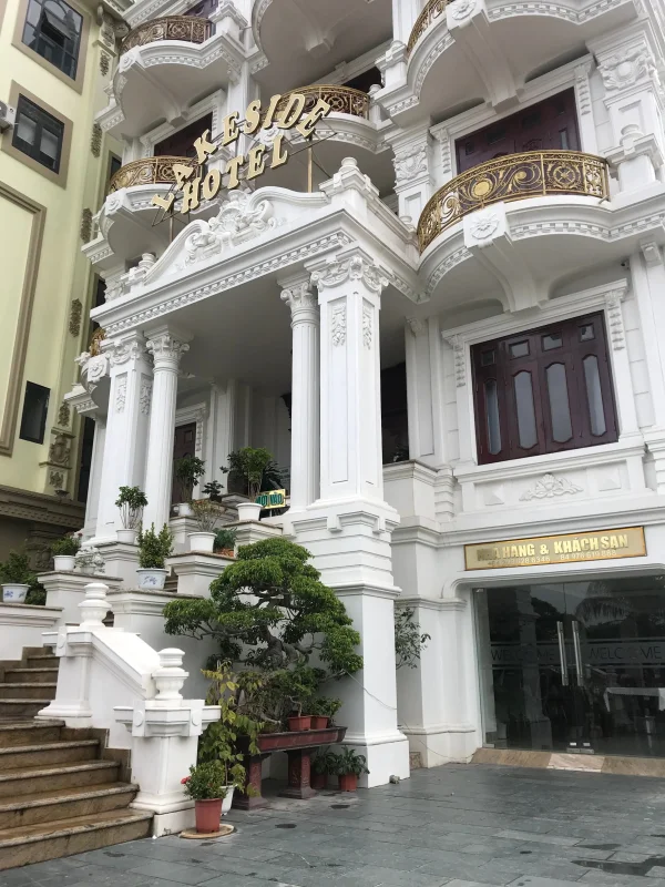 Khách sạn Lakeside Hotel Hạ Long