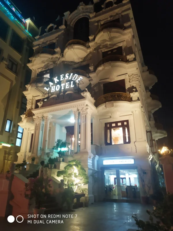 Khách sạn Lakeside Hotel Hạ Long