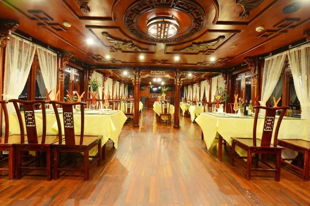 Du thuyền Royal Palace Cruise Hạ Long
