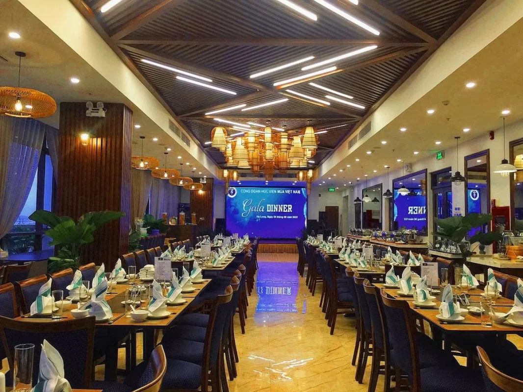 Khách sạn Hạ Long New Century Hotel