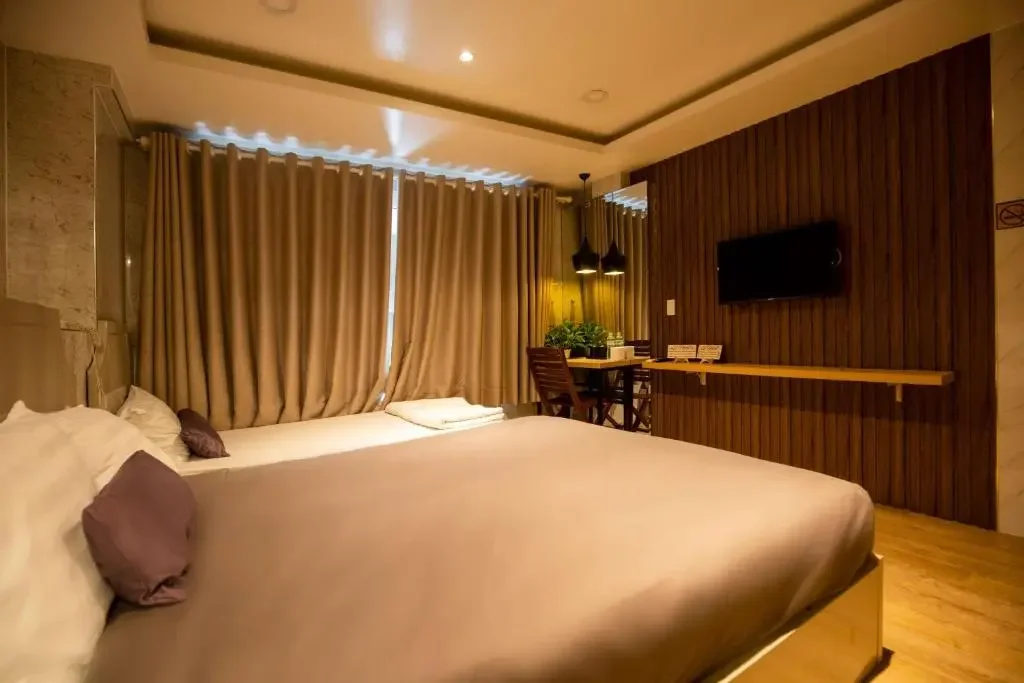 Khách sạn Lá Hotel Q10 Hồ Chí Minh