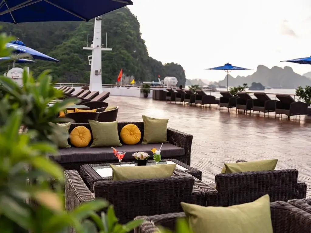Du thuyền Erina Cruise Hạ Long