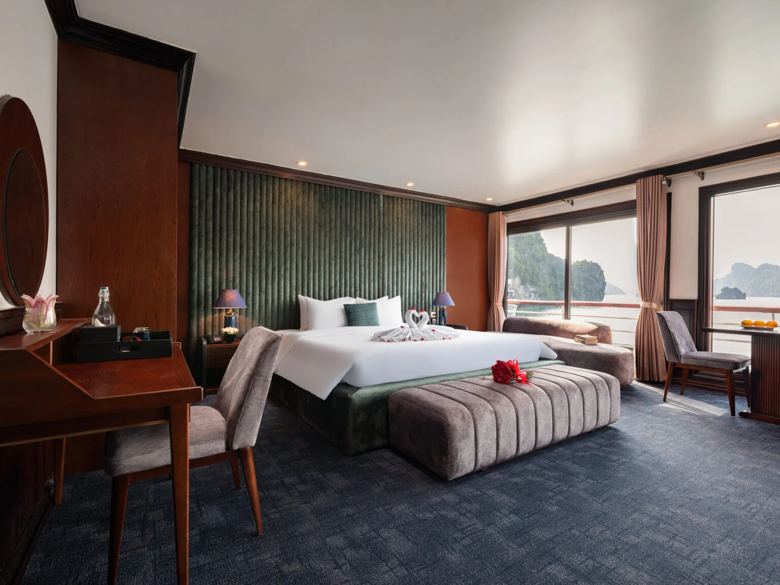 Erina Cruise Hạ Long