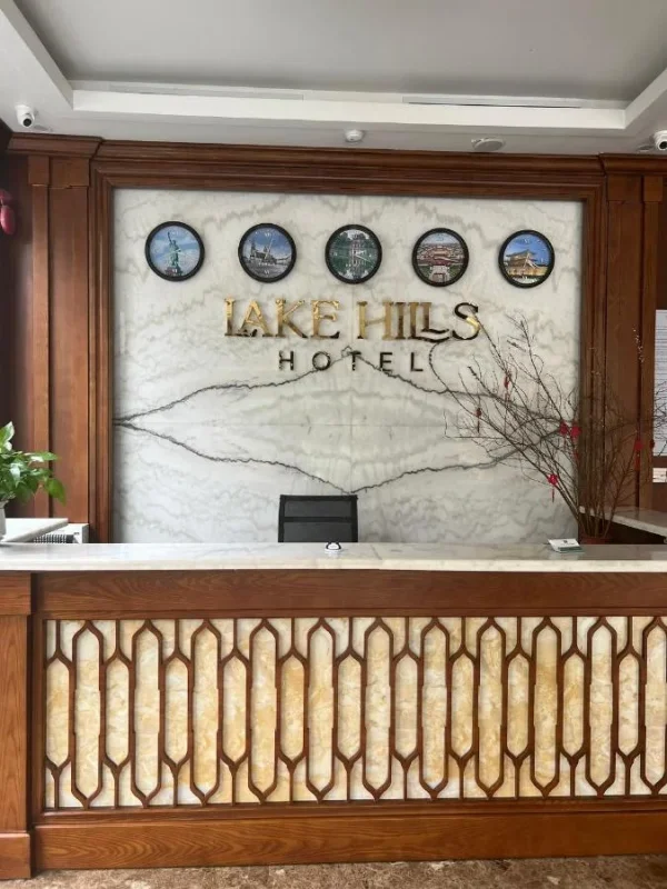Khách sạn Lake Hills Hotel Hạ Long